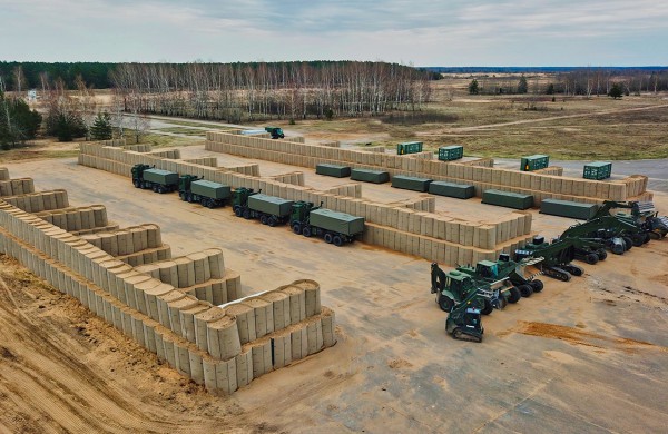 Treniruodamiesi vykdyti užduotis karo inžinieriai padeda išlaikyti bei gerinti ir Lietuvos kariuomenės infrastruktūrą