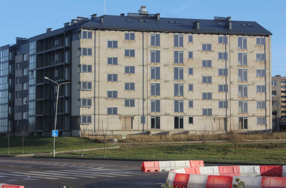 Žemaitės gatvės 11 namo gyventojų atsakymas savivaldybei: “Pagalba socialiai remtiniems žmonėms neturėtų būti “užkrauta” vienam namui mieste”