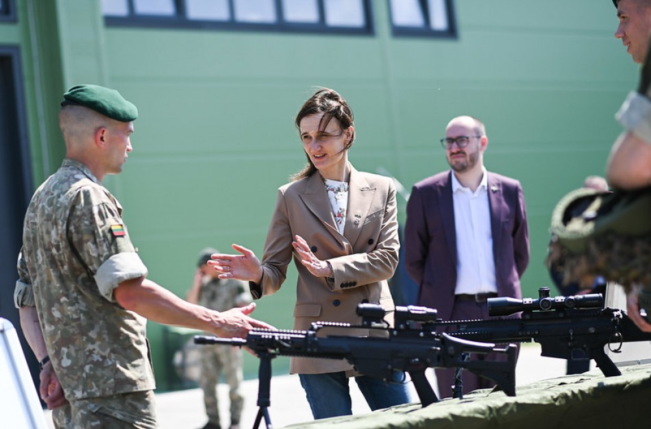 Seimo Pirmininkė: „Gerindami tarnybos ir gyvenimo sąlygas stipriname savo kariuomenę“