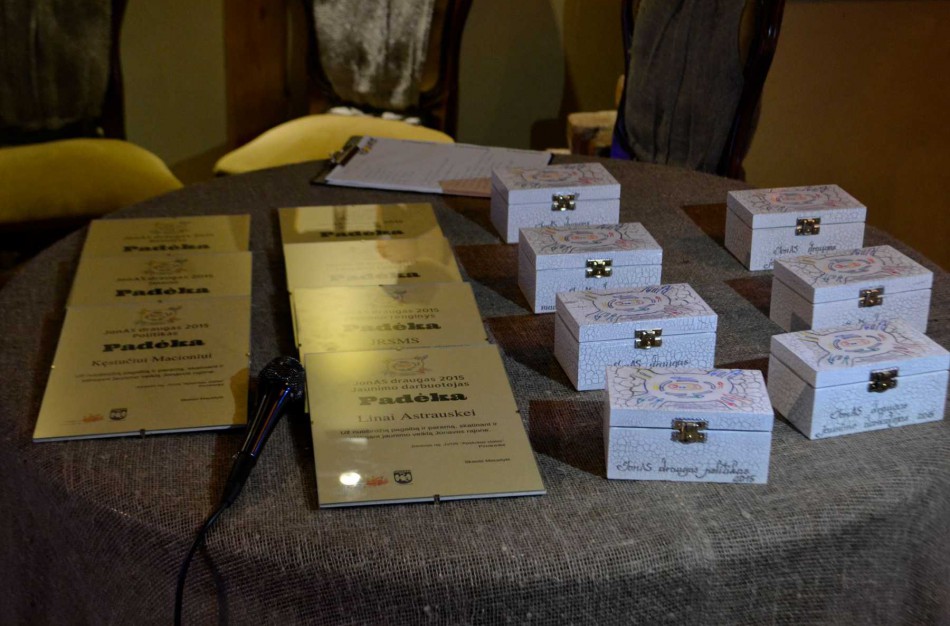 JonAS padėkos vakaras: išdalintos padėkos geriausiems Jonavos jaunimo draugams