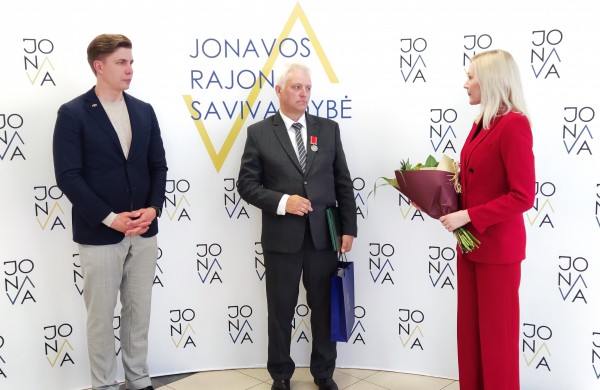 Ordino „Už nuopelnus Lietuvai“ medaliu apdovanotas jonavietis pagerbtas ir vietos valdžios