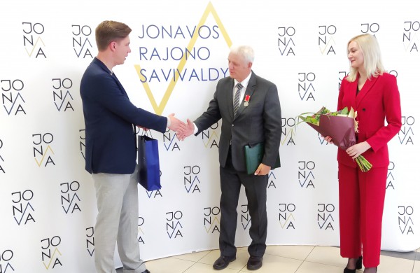 Ordino „Už nuopelnus Lietuvai“ medaliu apdovanotas jonavietis pagerbtas ir vietos valdžios