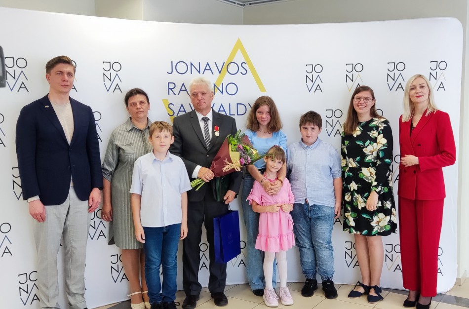 Ordino „Už nuopelnus Lietuvai“ medaliu apdovanotas jonavietis pagerbtas ir vietos valdžios