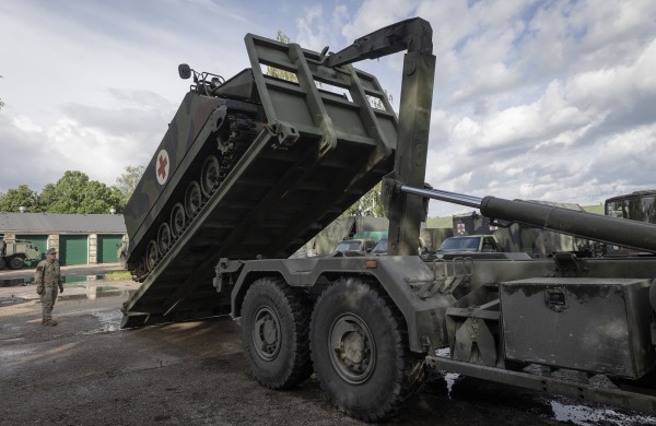 Lietuvos šarvuočiai M113 perduoti Ukrainai
