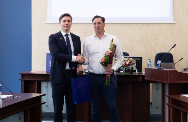 Pasveikinti apdovanojimus pelnę Jonavos verslo atstovai