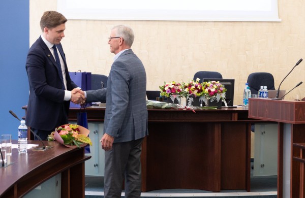 Pasveikinti apdovanojimus pelnę Jonavos verslo atstovai