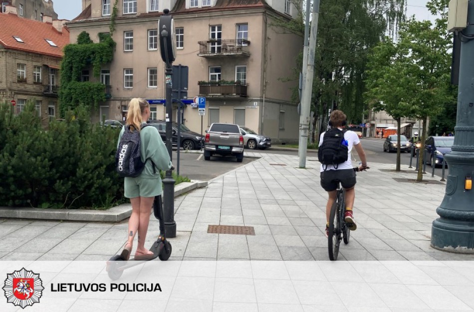 Policija primena: elektrinio paspirtuko vairuotojai turi elgtis kaip dviratininkai