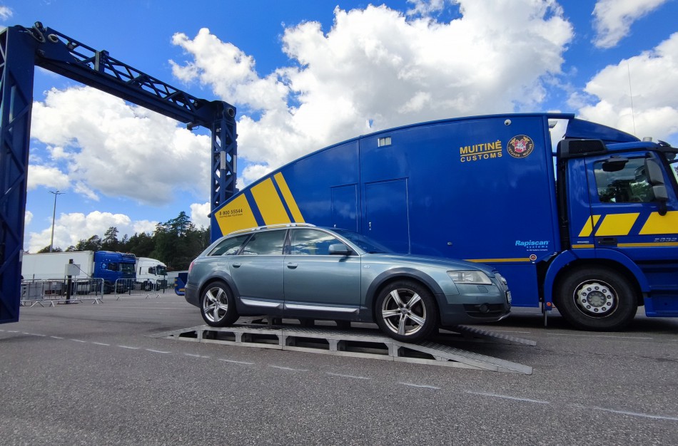 Rentgenu muitinėje pradėti dažniau tikrinti ir lengvieji automobiliai