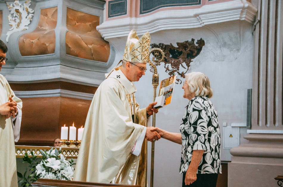 Garbingas apdovanojimas parapijietei Aldonai Konderauskienei