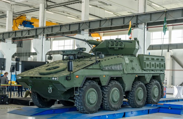 Jonavoje atidarytas karinės technikos aptarnavimo centras