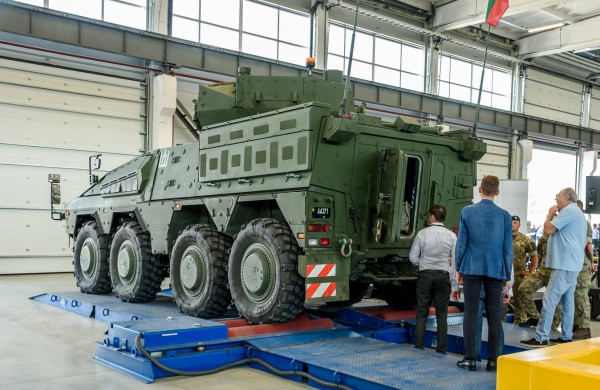 Jonavoje atidarytas karinės technikos aptarnavimo centras