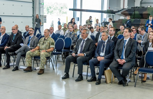 Jonavoje atidarytas karinės technikos aptarnavimo centras