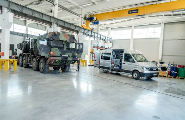 Jonavoje atidarytas karinės technikos aptarnavimo centras