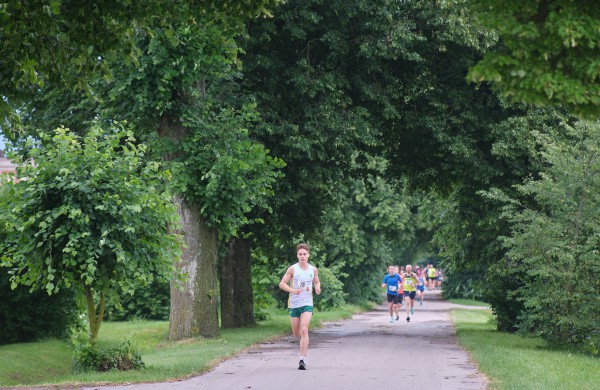 Jonavos bėgimo taurės 2022 II-as etapas bėgikus sukvietė į Žeimių miestelį