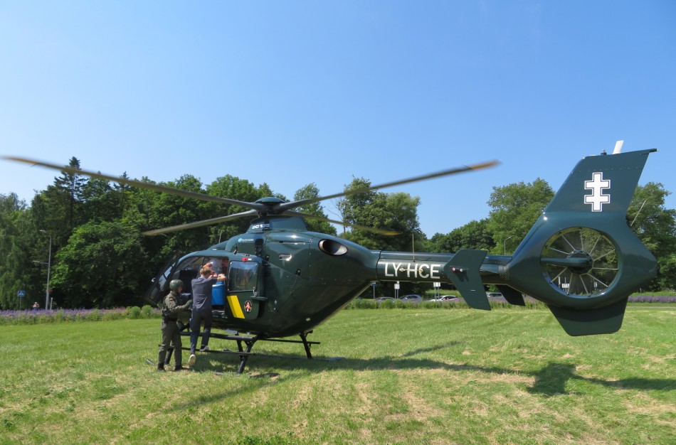 Iš Vilniaus į Kauną sraigtasparniu išgabentas nepaprastas krovinys – nuo jo priklauso žmogaus gyvybė