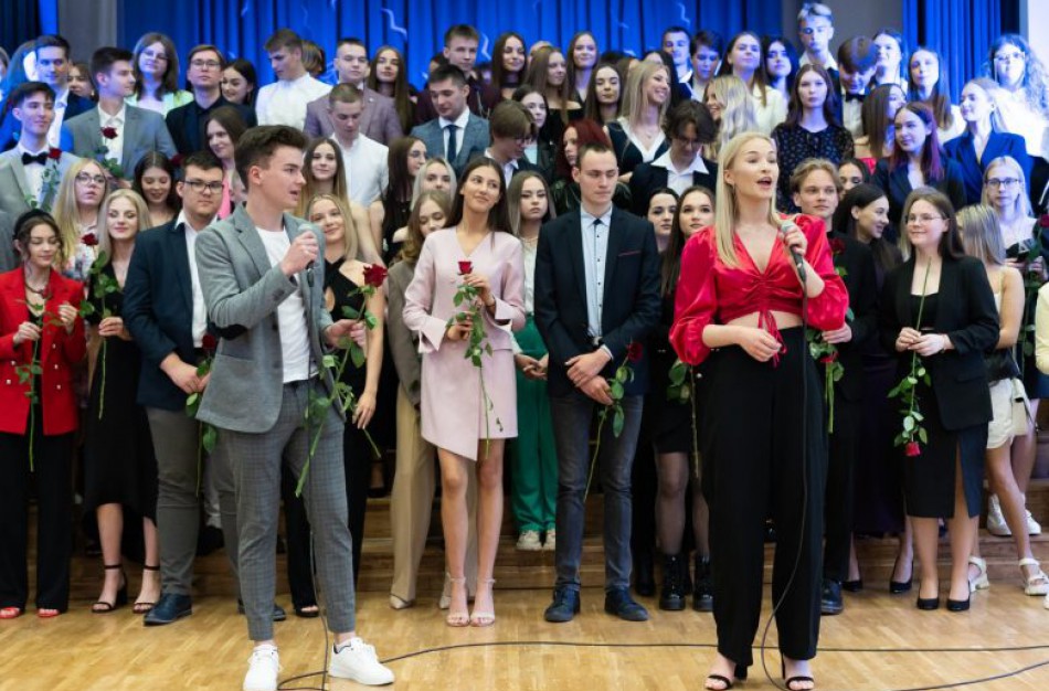 Apžvelgdama sėkmingus mokslo metus Jonavos Jeronimo Ralio gimnazija optimistiškai žvelgia į ateitį