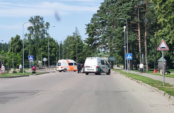 Pėsčiųjų perėjoje partrenktas mažametis dviratininkas