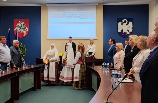 Iškilmingame posėdyje J.K. Sungailai suteiktas Jonavos rajono Garbės piliečio vardas