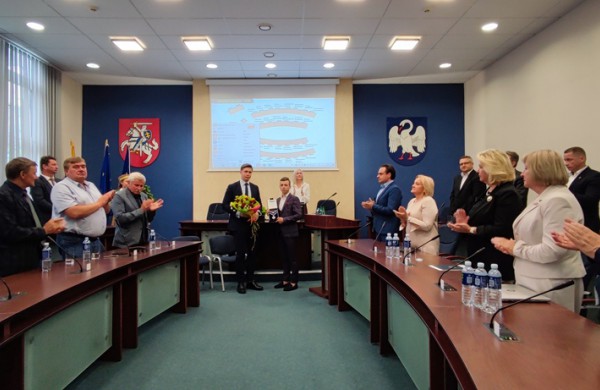 Iškilmingame posėdyje J.K. Sungailai suteiktas Jonavos rajono Garbės piliečio vardas