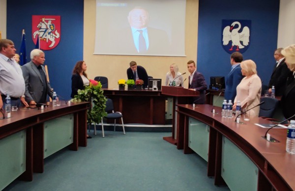 Iškilmingame posėdyje J.K. Sungailai suteiktas Jonavos rajono Garbės piliečio vardas