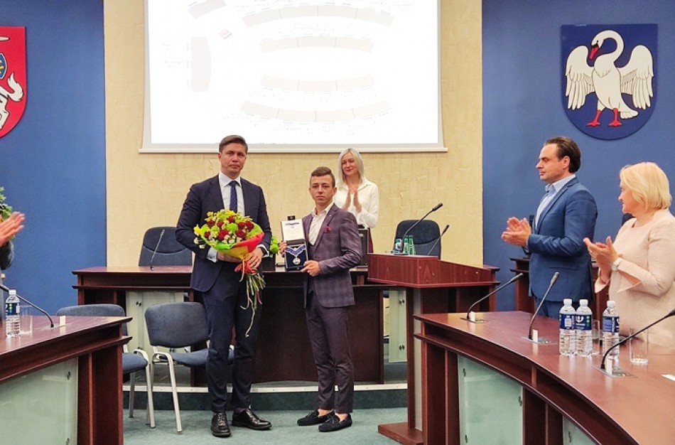 Iškilmingame posėdyje J.K. Sungailai suteiktas Jonavos rajono Garbės piliečio vardas