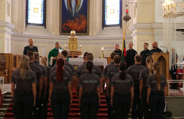 Kauno apskrities policijos gretas papildė beveik dvi dešimtys pareigūnų