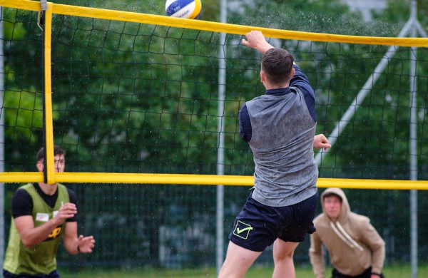 Lietingą liepos 6 dieną - tradicinis Karaliaus Mindaugo ir Karalienės Mortos paplūdimio tinklinio taurės turnyras