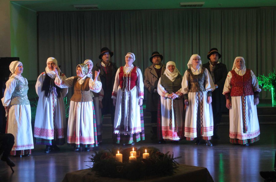 Adventinis vakaras – su burtais ir archajinio folkloro grupe
