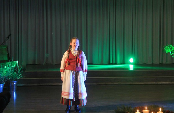Adventinis vakaras – su burtais ir archajinio folkloro grupe