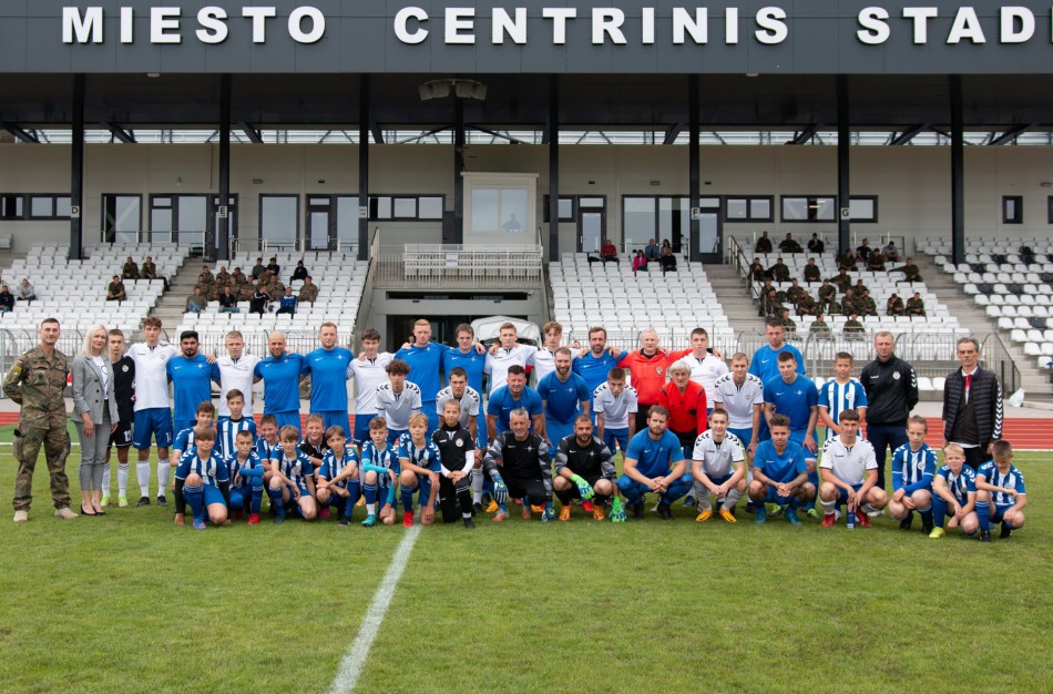 Jonaviečiai žaidė draugiškas rungtynes su NATO karių rinktine