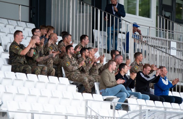 Jonaviečiai žaidė draugiškas rungtynes su NATO karių rinktine