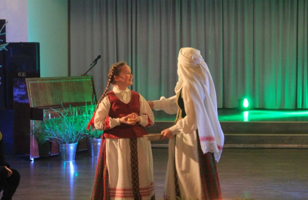 Adventinis vakaras – su burtais ir archajinio folkloro grupe