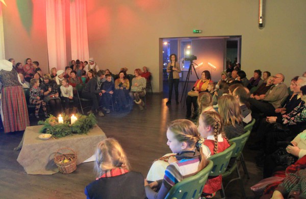 Adventinis vakaras – su burtais ir archajinio folkloro grupe