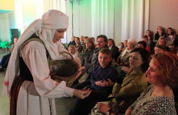 Adventinis vakaras – su burtais ir archajinio folkloro grupe