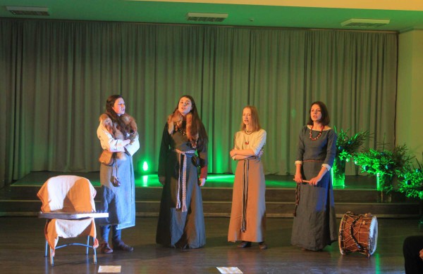 Adventinis vakaras – su burtais ir archajinio folkloro grupe