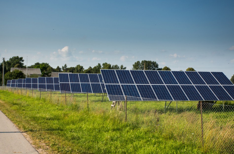 Norintieji įsigyti saulės elektrinės dalį iš saulės parkų nuo penktadienio galės teikti paraiškas kompensacijoms