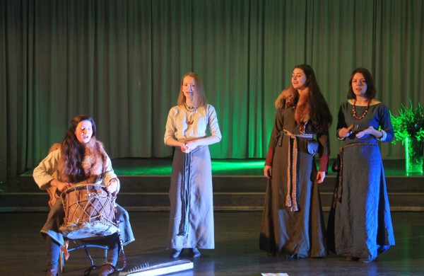 Adventinis vakaras – su burtais ir archajinio folkloro grupe