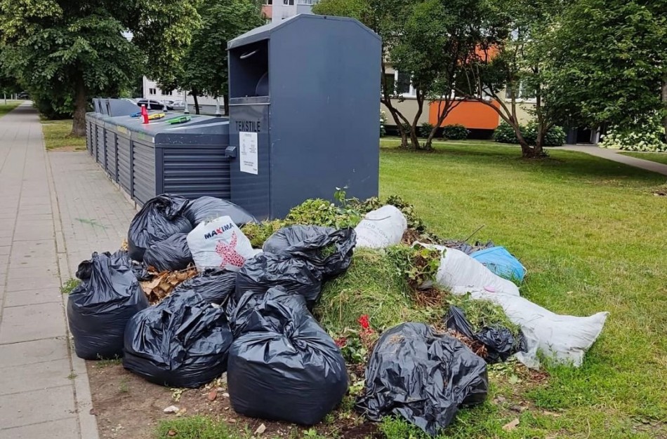 Į raginimus tinkamai susitvarkyti savo šiukšles ir toliau numojama ranka