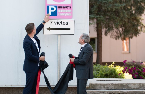 Jonavos ligoninėje gimdyves pasitinka nauja stovėjimo aikštelė