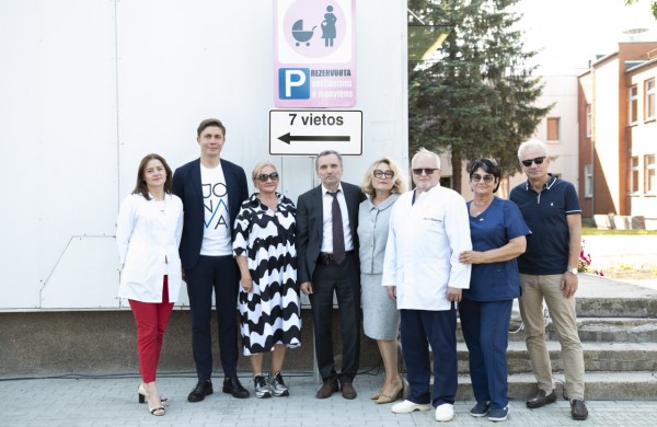 Jonavos ligoninėje gimdyves pasitinka nauja stovėjimo aikštelė