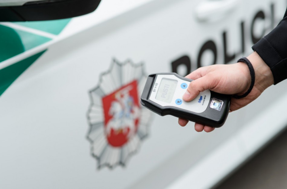 Jonavos rajone pareigūnams įkliuvo girtas paspirtukininkas