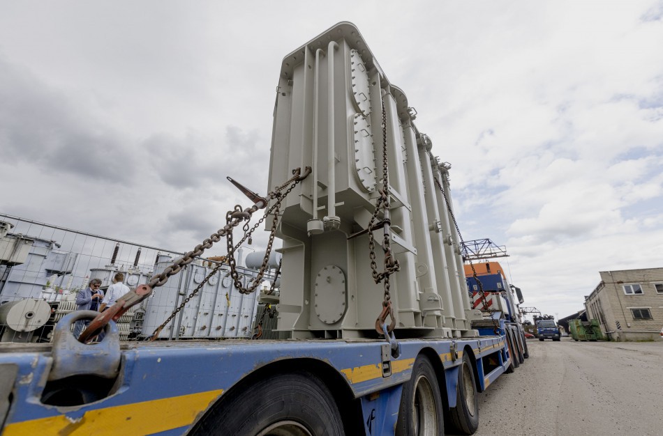 ESO simboliškai pasitiko iš Ukrainos į Lietuvą atvykusius didelės galios transformatorius