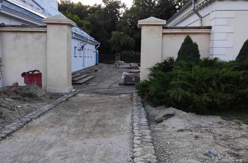 Teiraujamasi dėl išardyto akmeninio grindinio: ar jis bus atkurtas?