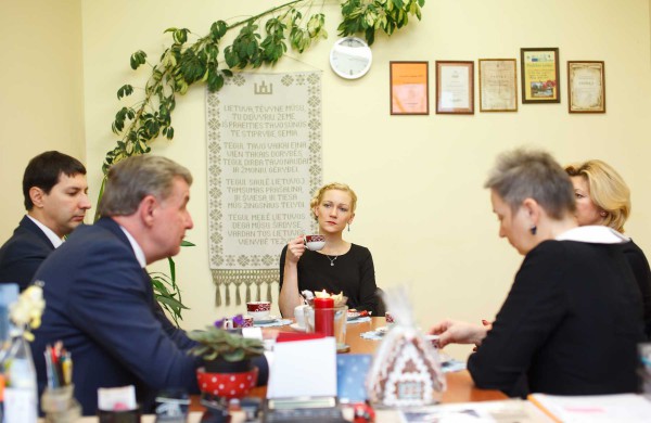 Mokyklose ir Ruklos pabėgėlių priėmimo centre lankėsi Susisiekimo ministras R.Sinkevičius