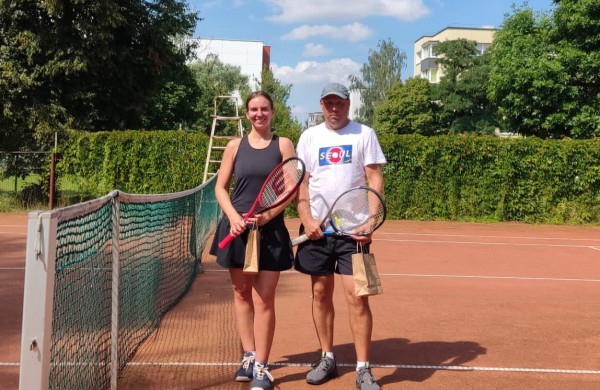 Jonavoje vyko septintasis tradicinis teniso turnyras, skirtas Jonavos garbės piliečio Jono Sirvydžio taurei laimėti