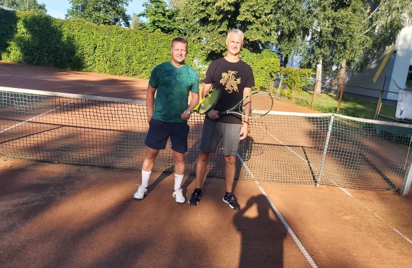 Jonavoje vyko septintasis tradicinis teniso turnyras, skirtas Jonavos garbės piliečio Jono Sirvydžio taurei laimėti