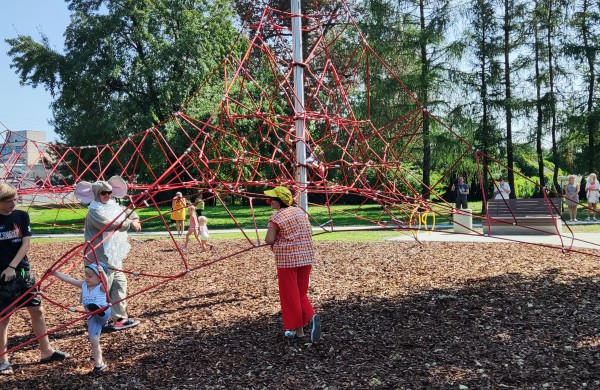 Mokyklos gatvėje atidaryta nauja žaidimų erdvė