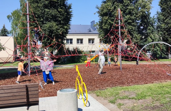 Mokyklos gatvėje atidaryta nauja žaidimų erdvė