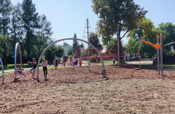 Mokyklos gatvėje atidaryta nauja žaidimų erdvė