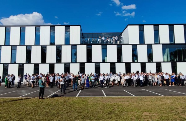 Jonavoje atidaryta nauja Skandinavijos kapitalo grupės „Aluflam“ aliuminio profilių gamykla „Aluflam Extrusion“